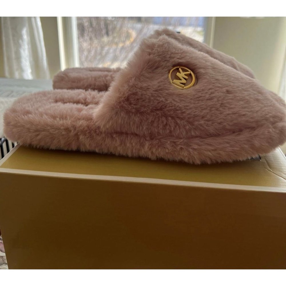 Michael Kors Alexis Closed toe Sherpa Slides - Picture 4 of 6